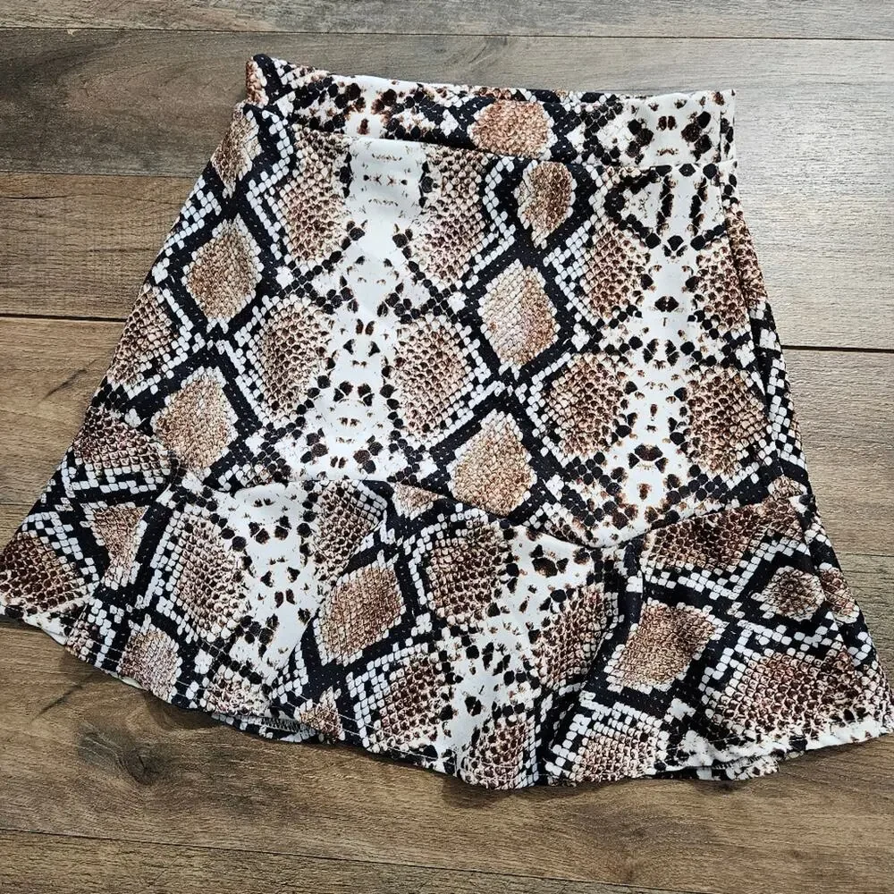 Nasty Gal Skater‎ Mini Skirt Reptile Snake Print Peplum Hem Pull On Size 6 Brown